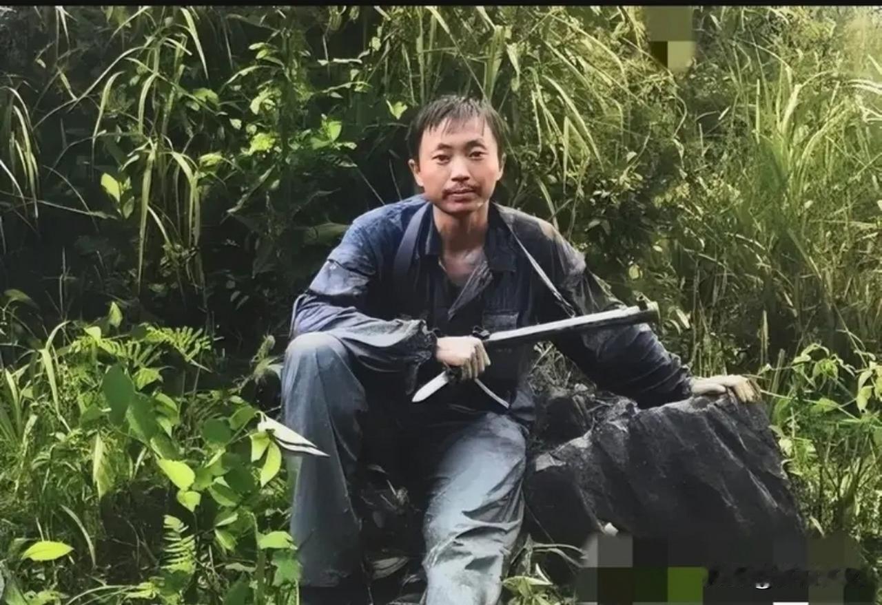从没带兵打仗的绘图参谋，奔赴前线后创下全军侦察奇迹！
 
这人叫邵军青，本来是机