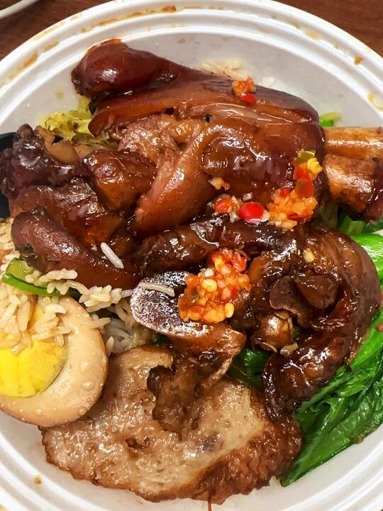 在西丽，终于点到好吃的猪脚饭了