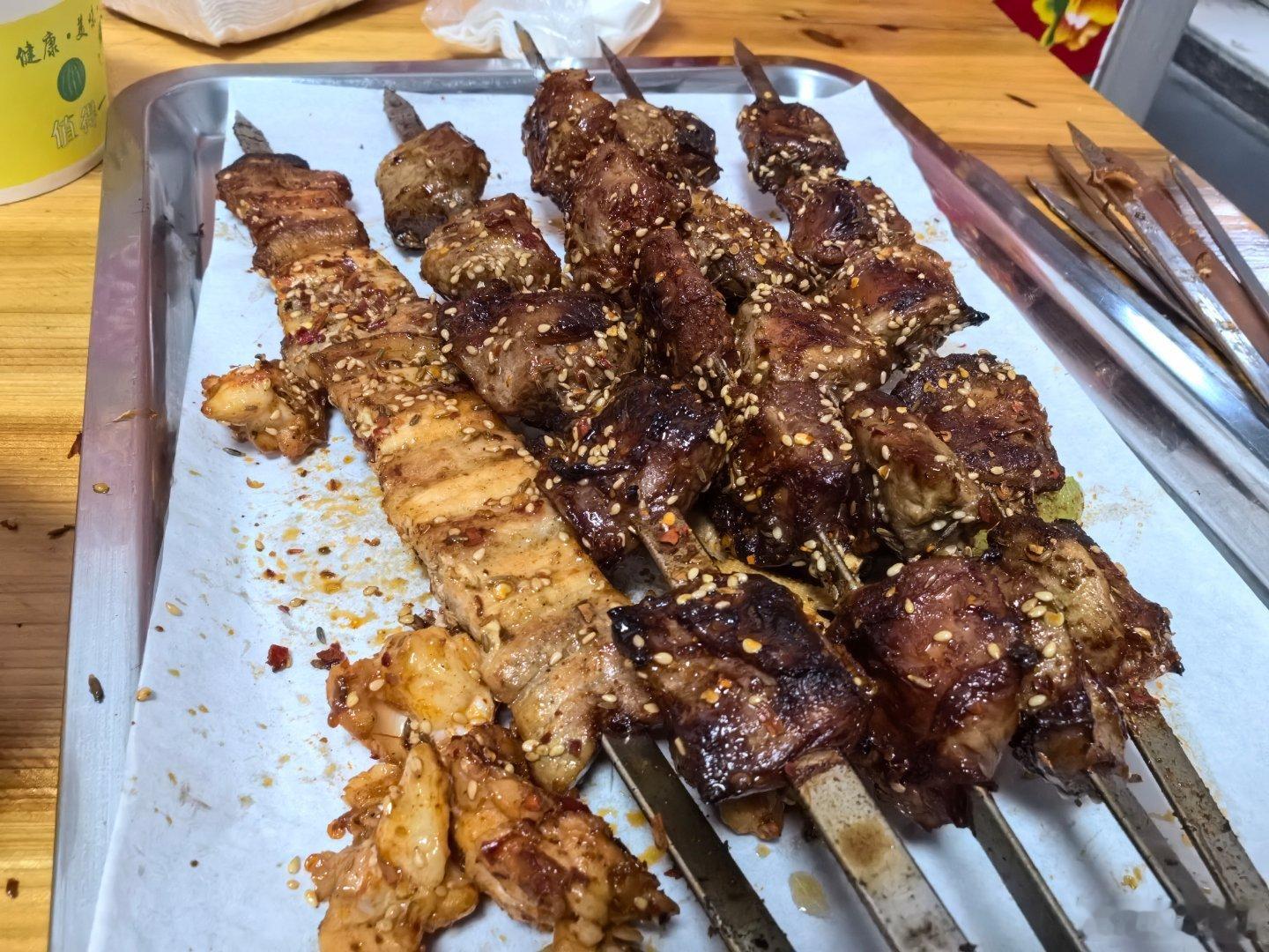打卡了大油边店，周末的快乐是大油边、牛肋条、青椒、西葫芦给的....刚上来，热乎