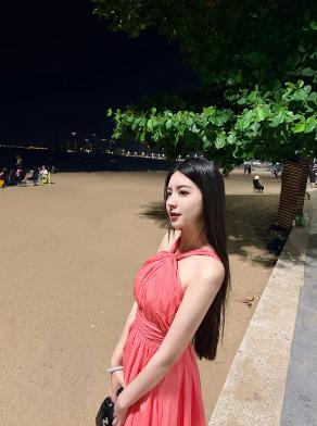 泰国芭提雅，一个澳大利亚男人，光天化日之下把自己刚认识不久的女友按在泳池里淹死了
