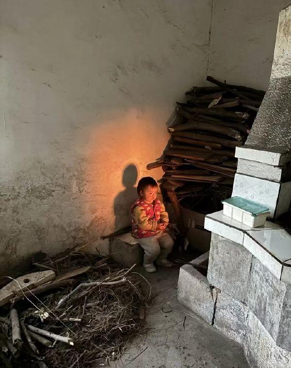 年少猖狂老来僧，一句千改诗不成。
​祊水荻花双鬓染，水中倒映半老翁。
     