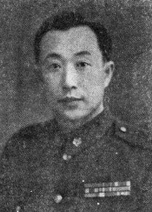 1950年，国民党中将李弥，败退台湾后遭闲置，妻子也杳无音信，正当他绝望之际，俞