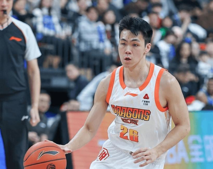 第一次打CBA的庞峥麟，比胡明轩和廖三宁强不少，看以下三个数据就明朗了！

1、