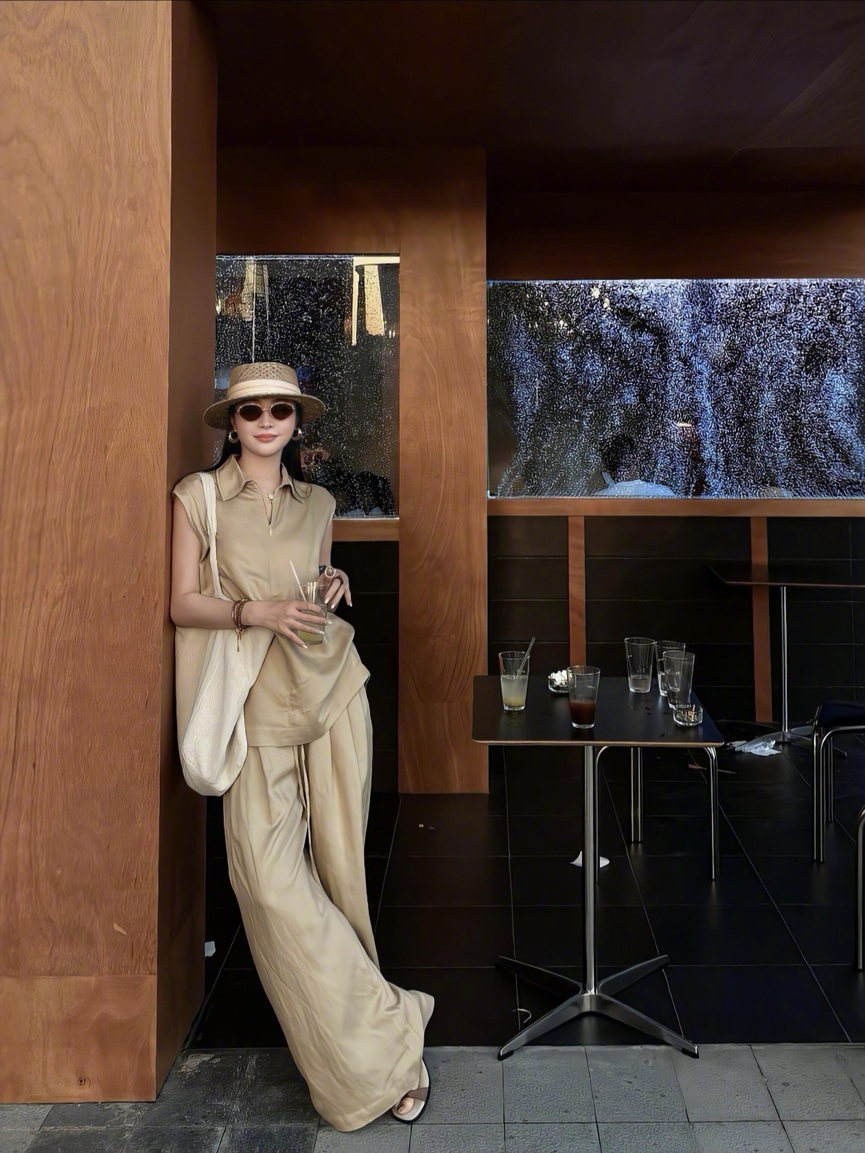 今年立冬宜大补 高峰被玩偶熊拦路时，还以为要推销课程，结果被按在折叠椅上检测头皮