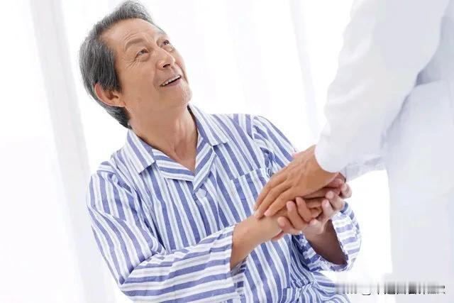 17年前，我向朋友借了1万元。现在我去看医生，让他还钱。他带了一群人去医院

我