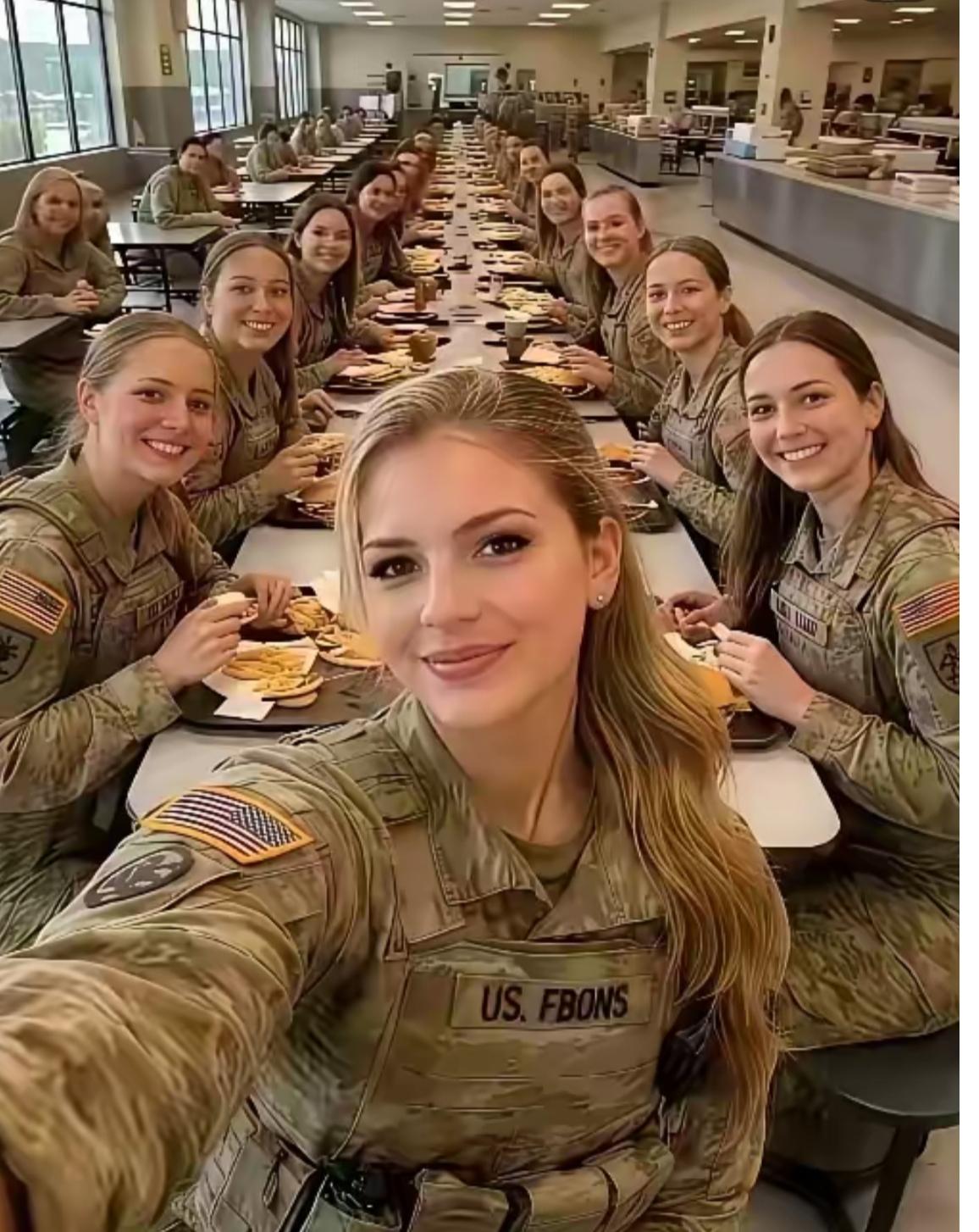 图片中的美国女兵个个笑容满面，看上去都长着一副善良的面孔，而且都很漂亮。战争机器