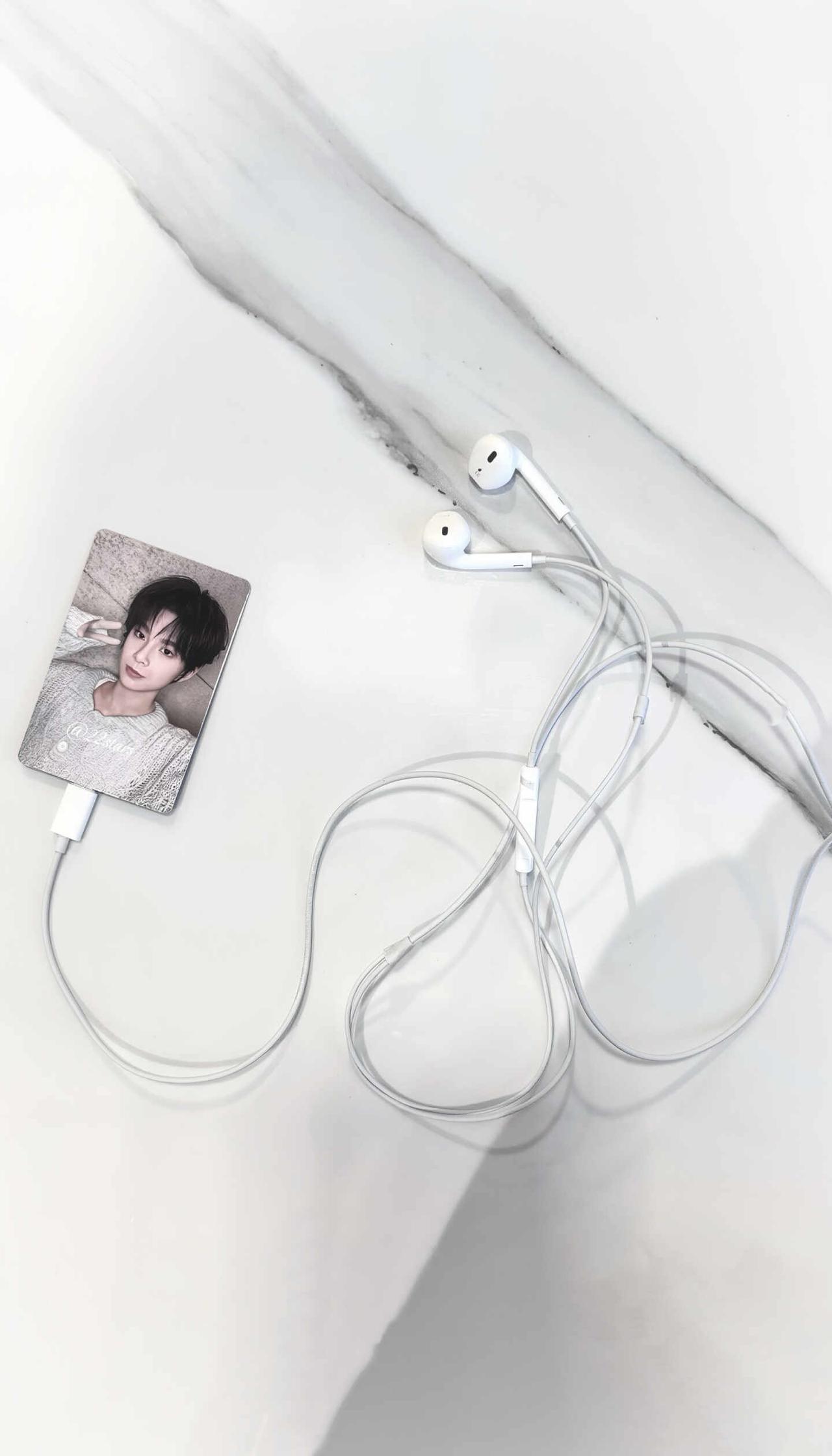 🎧
诶？耳机里面怎么没有歌声了？！
	
陈思罕
foryou
Earpod
f