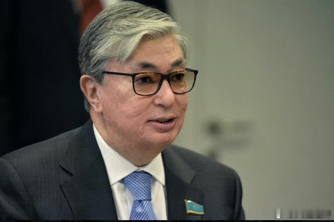 哈萨克斯坦宪改始行，托卡耶夫签署命令，任命叶尔兰·卡林为副总统，任命沃勒扎斯·别