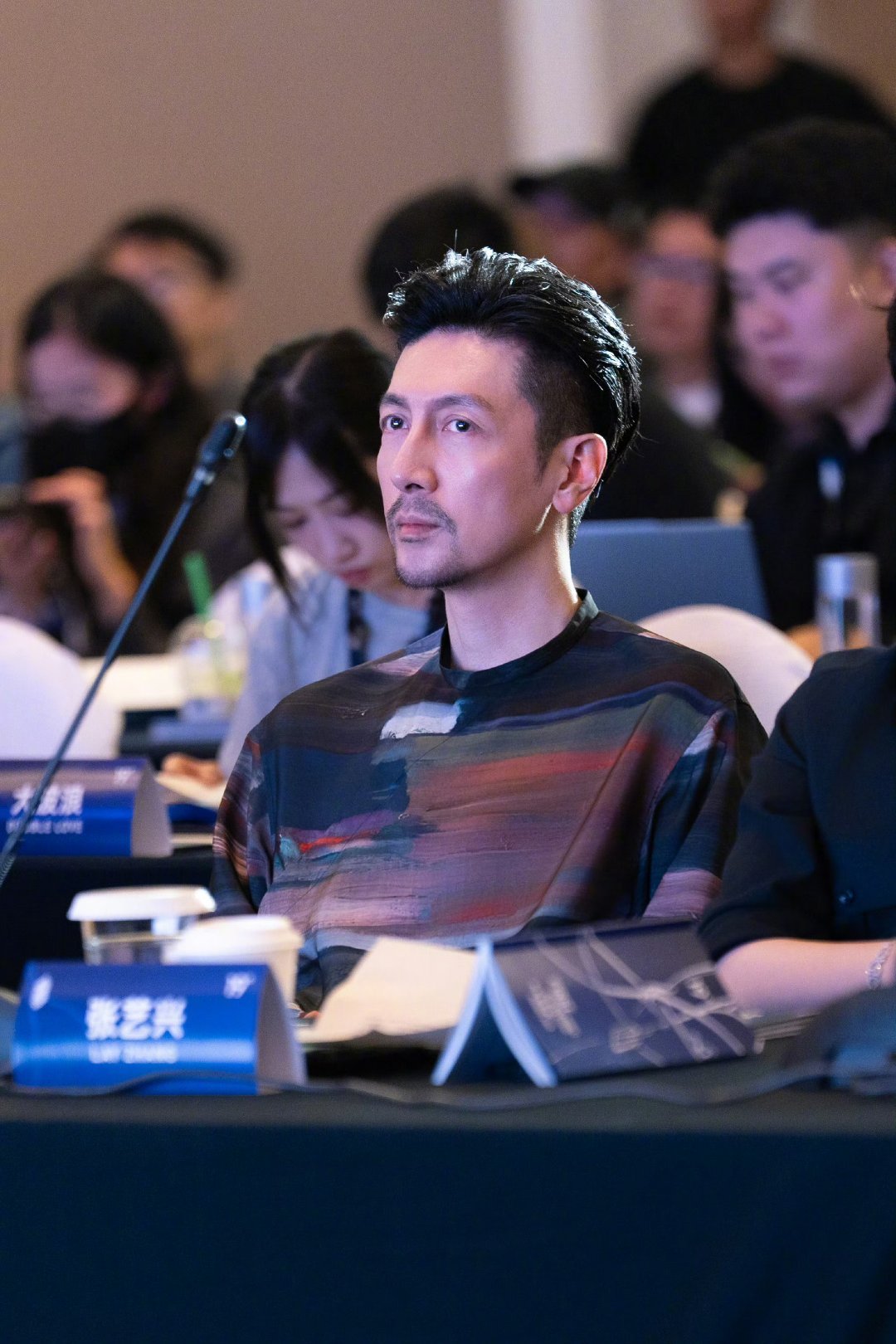 电影节上的张鲁一好像我班主任 谁被张鲁一的“班主任感”戳中？电影节上他端坐台下，