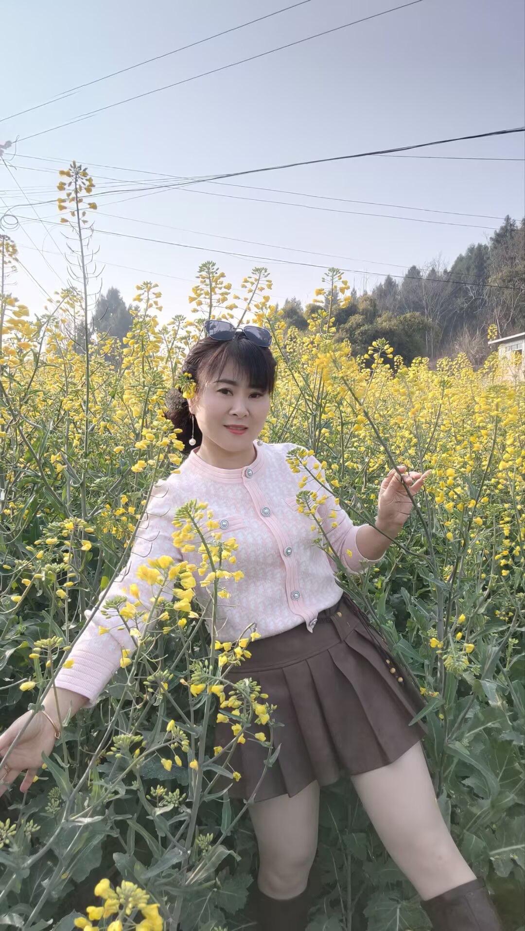 在自己的时光里，拍自己喜欢的风景，听自己喜欢的歌，走进风景里，你就是诗与远方