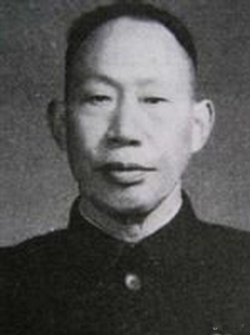 1935年，贵州省主席王家烈到机场送张学良。因没坐过飞机，他接受了张学良的邀请，