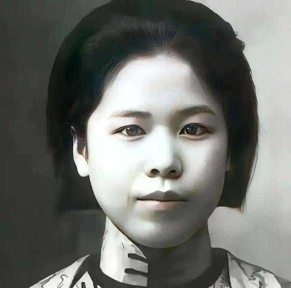 1947年，几个特务，扯下了杨虎城夫人谢葆真的裤子。就在牢房里。当着所有人的面。
