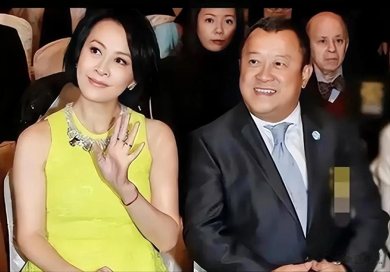 刘嘉玲美不美？年轻时刘嘉玲比李嘉欣更出名，更好看，她气质出众，如同一块经过精雕细