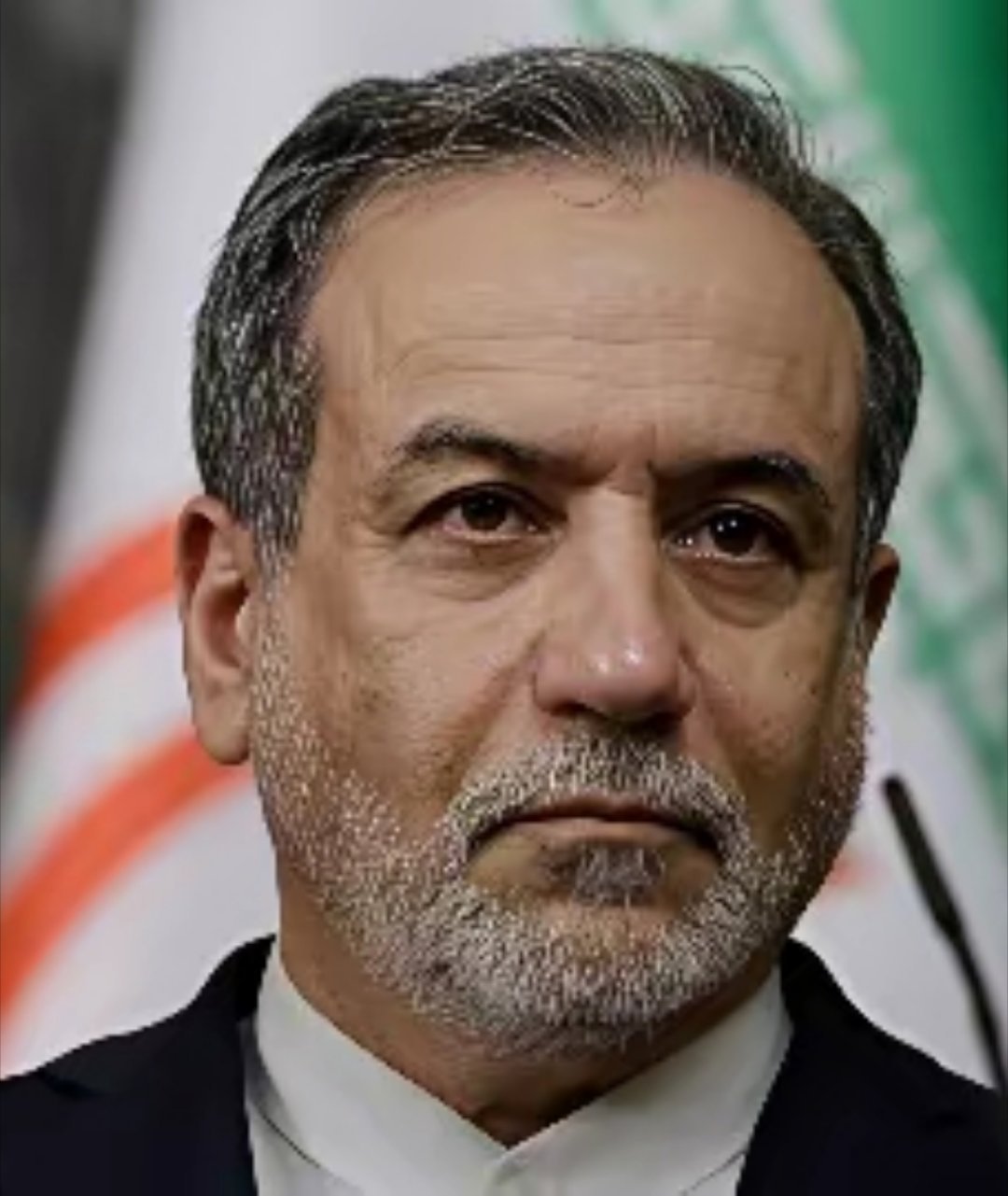 伊朗外长阿拉格奇称，伊朗目前不打算关闭霍尔木兹海峡，也无意干预该地区的航行。伊朗