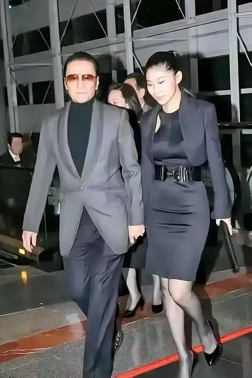 1985年，谢贤欠下了1600万赌债，被逼债，走投无路，妻子狄波拉经谢贤同意后，