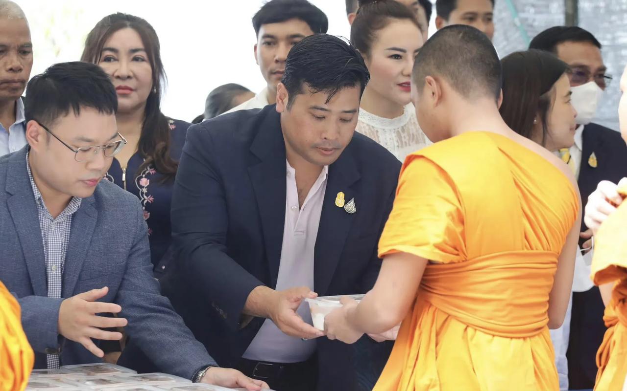 代替帕查拉长公主！今天哇集拉隆功国王的次子瓦查莱索恩·维查卡拉旺塞在Promva