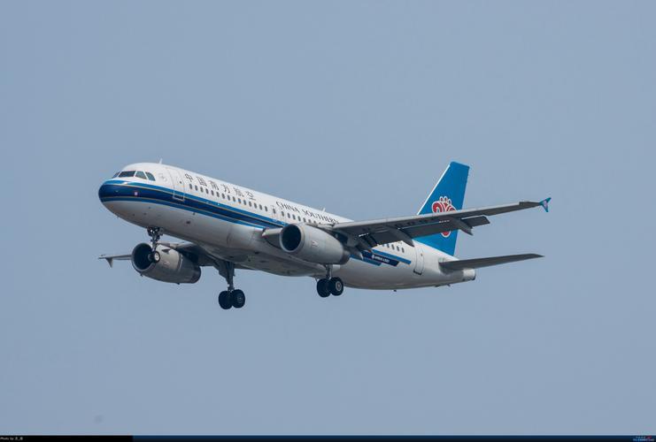 当地时间8月31日，LATAM巴西一架A320在巴西南部卡斯卡韦尔机场落地后冲出