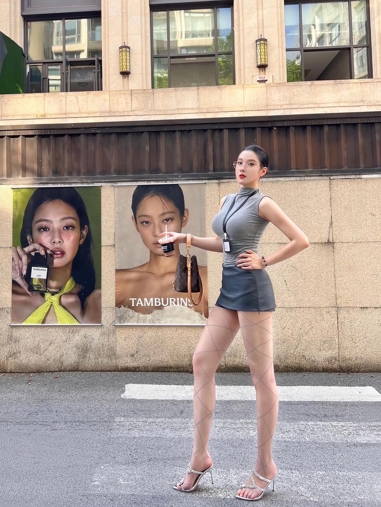 高智感。拍照 街拍 辣妹 颜值