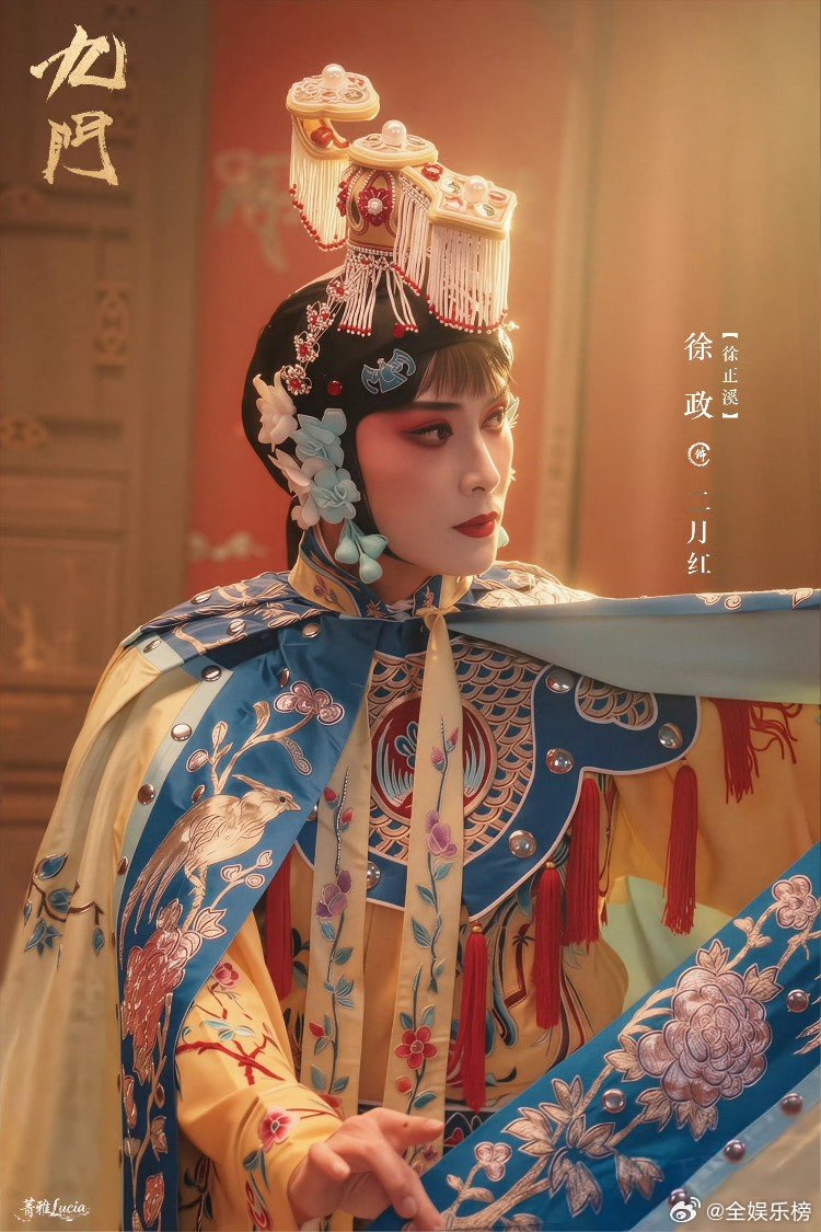 徐正曦演的二月红徐政演的二月红 九门和老九门合照对比，徐正曦演的二月红，和张艺兴
