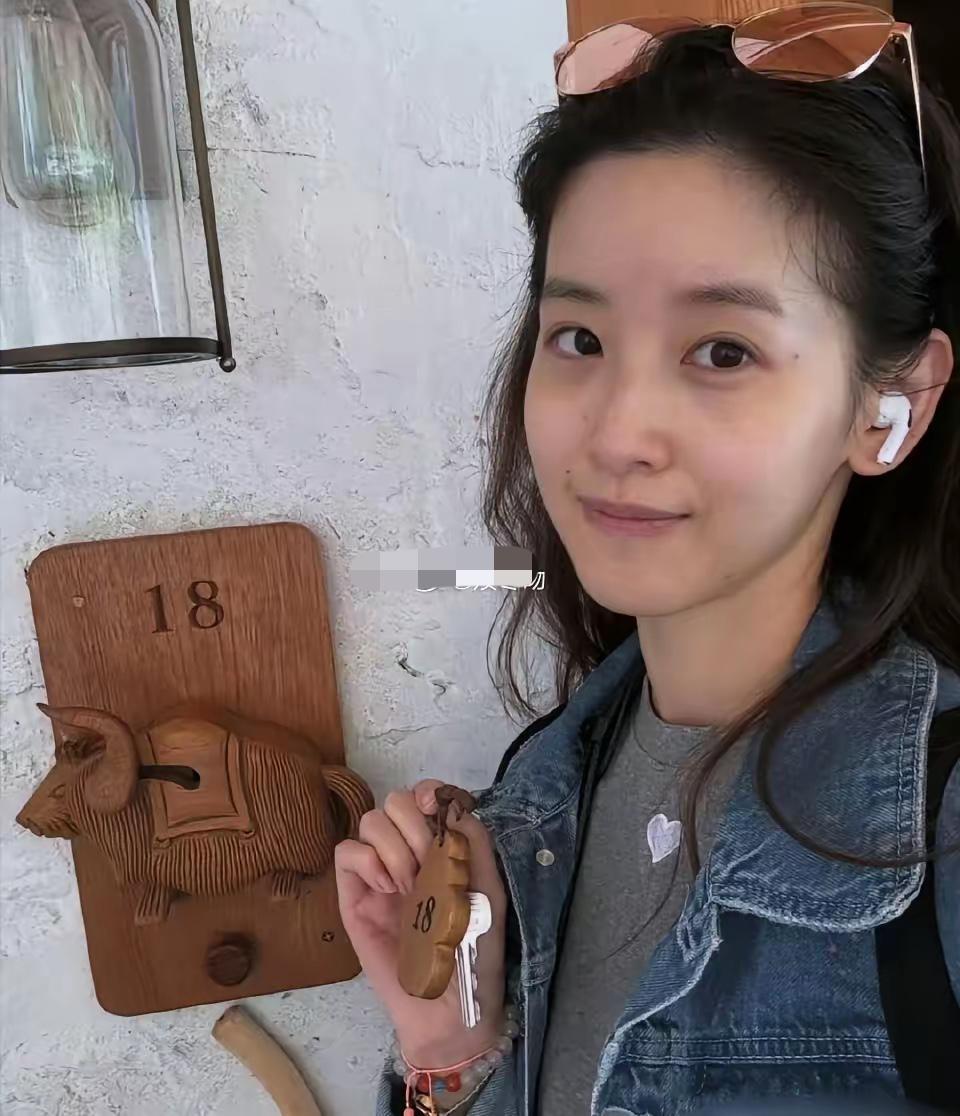 素颜的章泽天好美