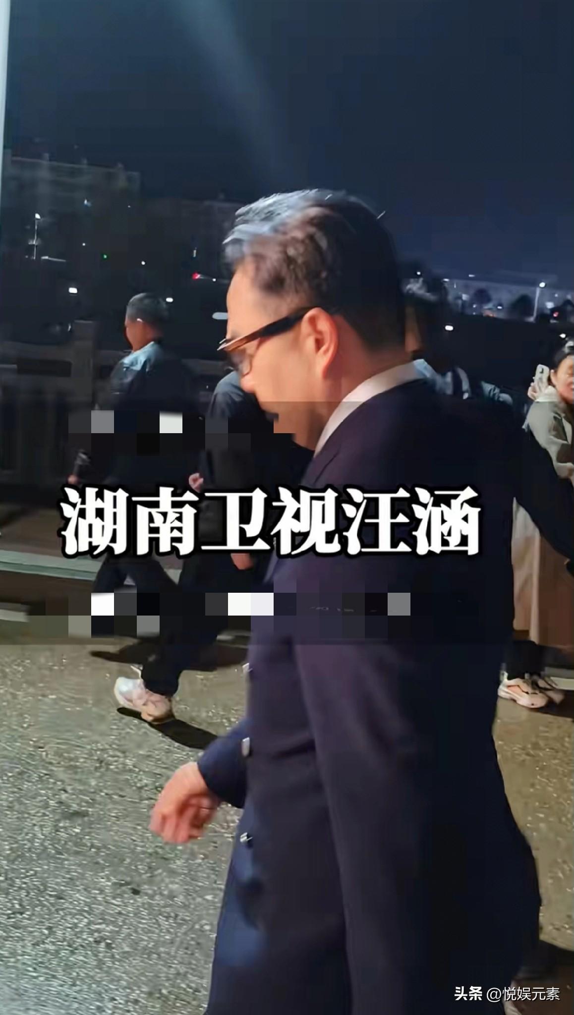 当粉丝们还在争论汪涵、何炅谁是湖南卫视“一哥”，人家涵哥早已置身圈外，进入了管理