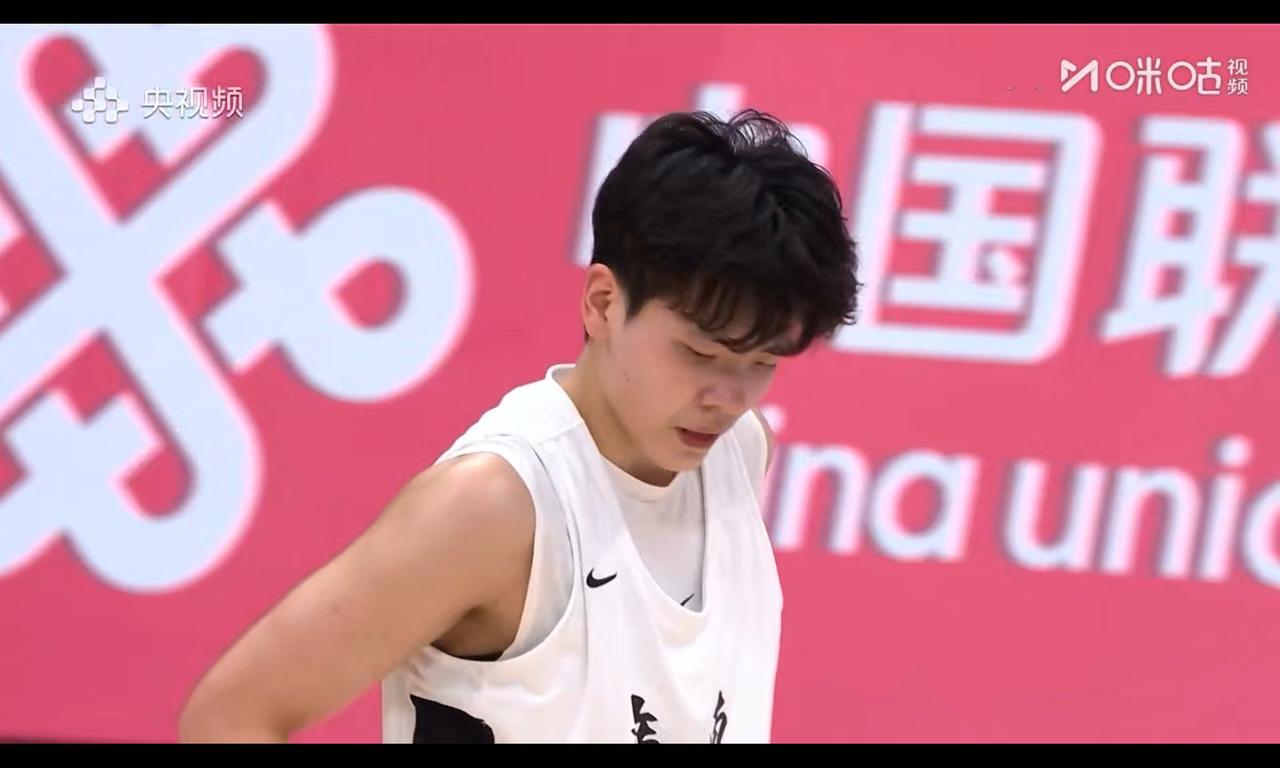 杨舒予终于成为女篮标杆，22分全场最高，两队老将表现差距太大

广东队74:68