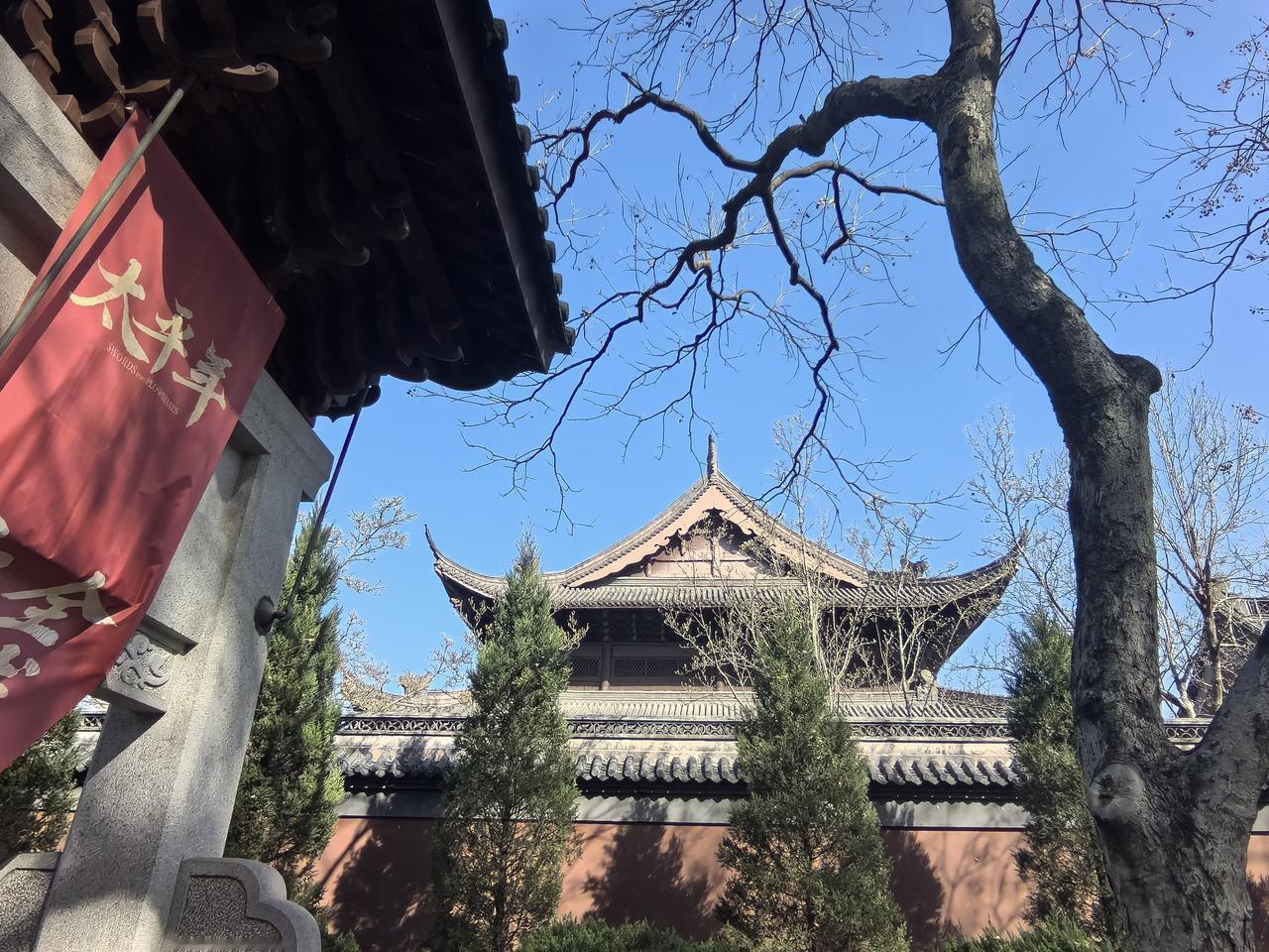 冬日的钱王祠外