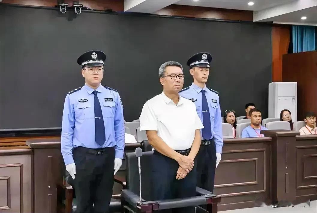 李建平（1960年5月-2024年12月17日），这个普通的名字，现在却是臭名昭