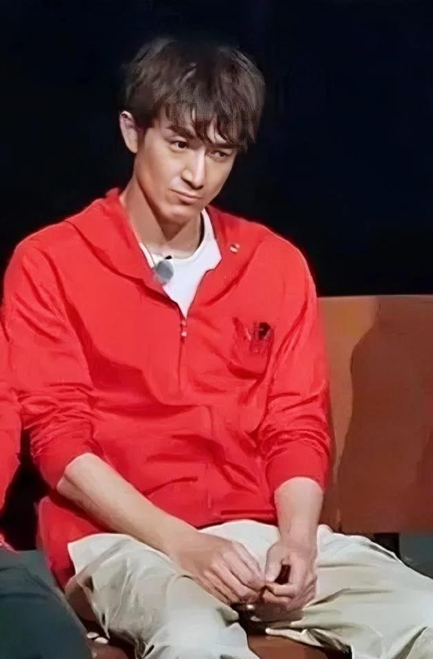 这还是林更新吗？让九亿少女情何以堪？
神君这是怎么了？感觉很疲惫，一般只有失恋了
