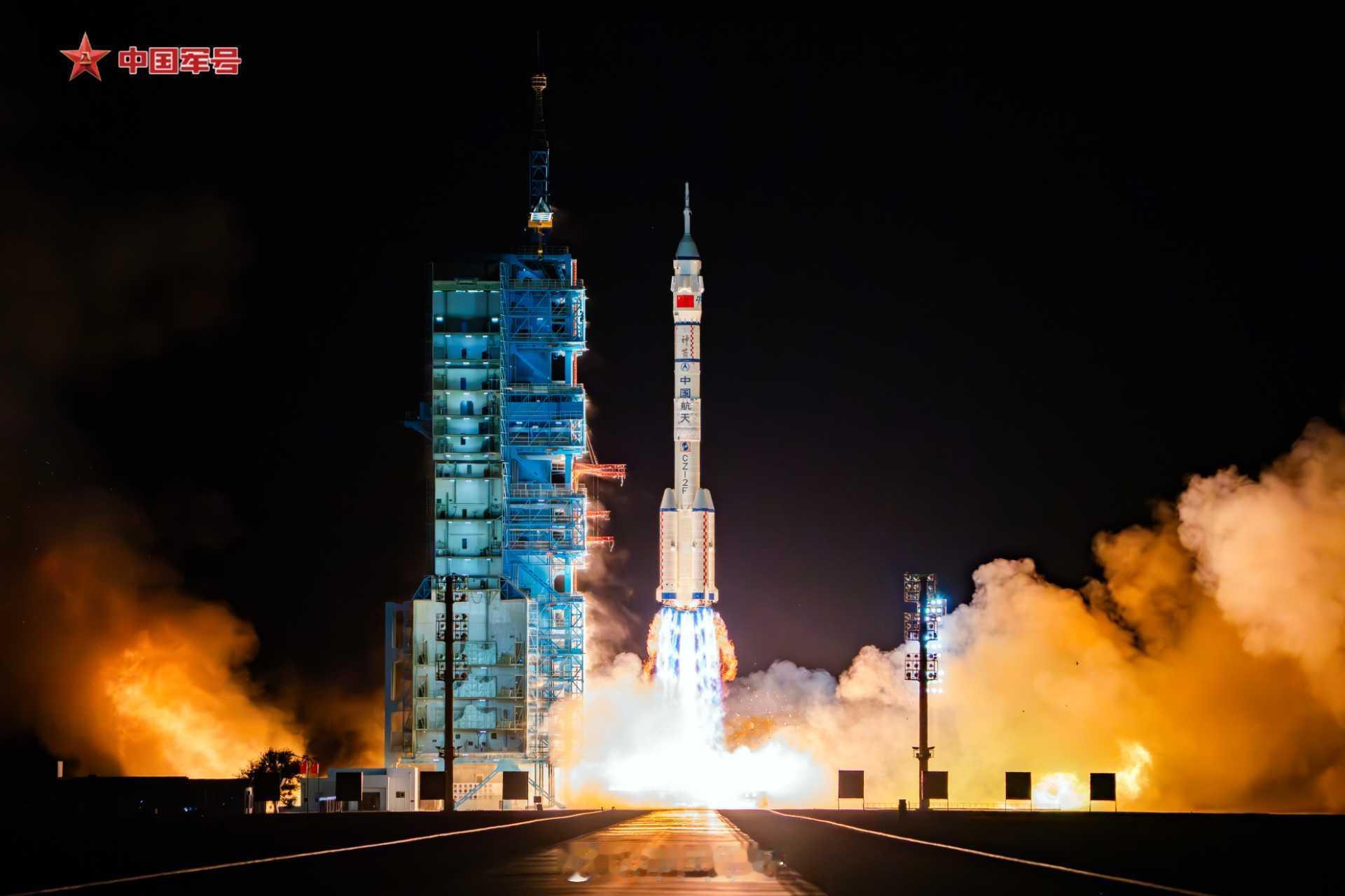 【中国军号出图：那些不容错过的神二十一画面】2025年10月31日23时44分，