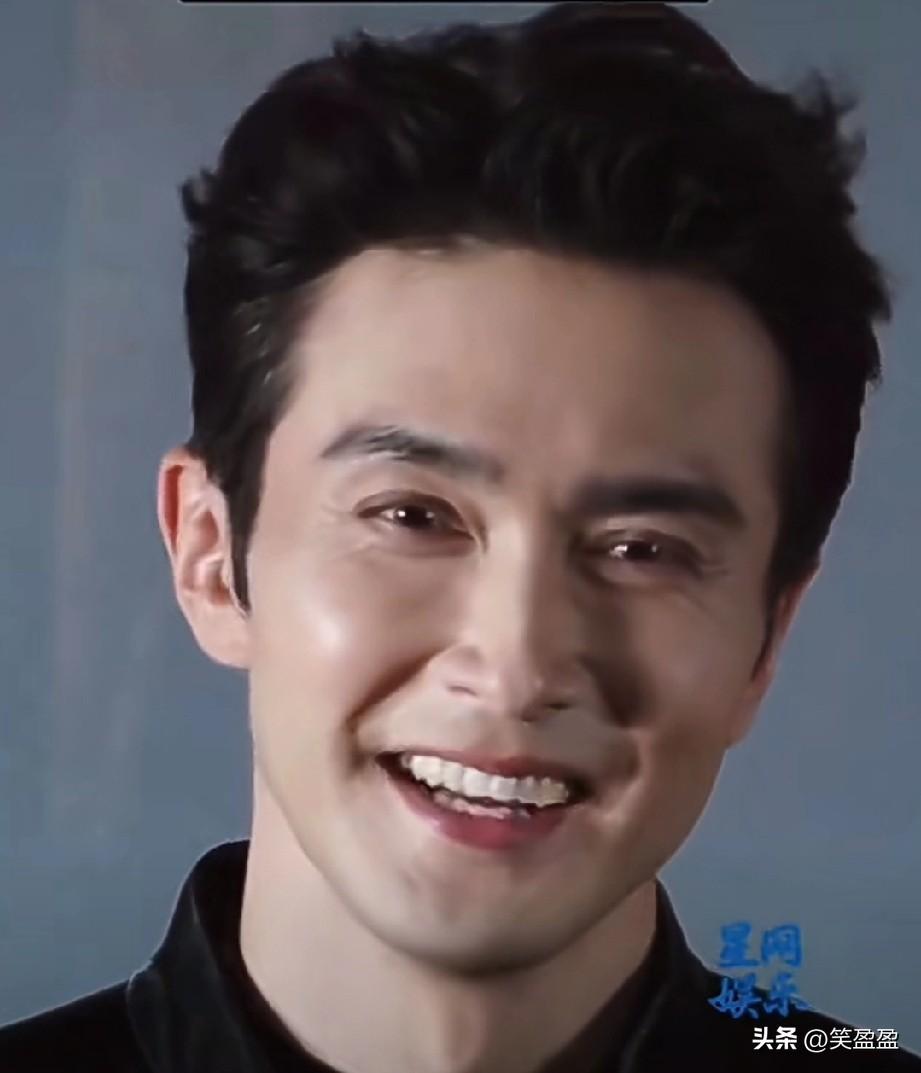 岁月果真是一把杀猪刀，
当年被他演的东华帝君勾了魂，
如今再看已显沧桑。
你知道