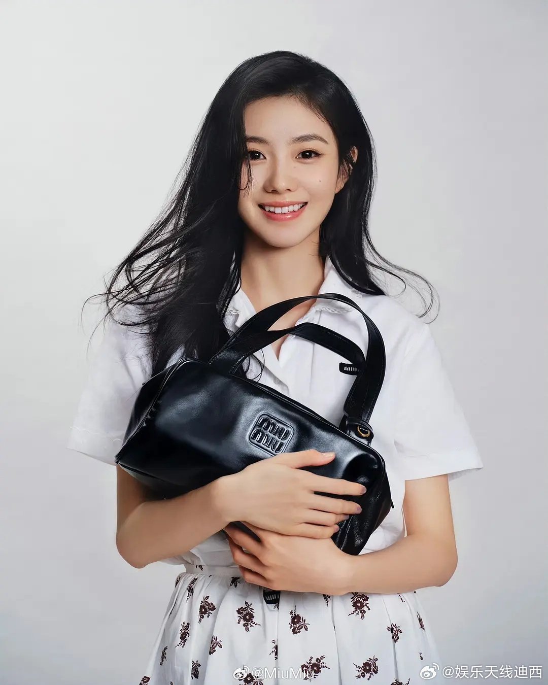 miumiu又卖包了，这次刘浩存和赵今麦是不是都挺美的？ ​​​