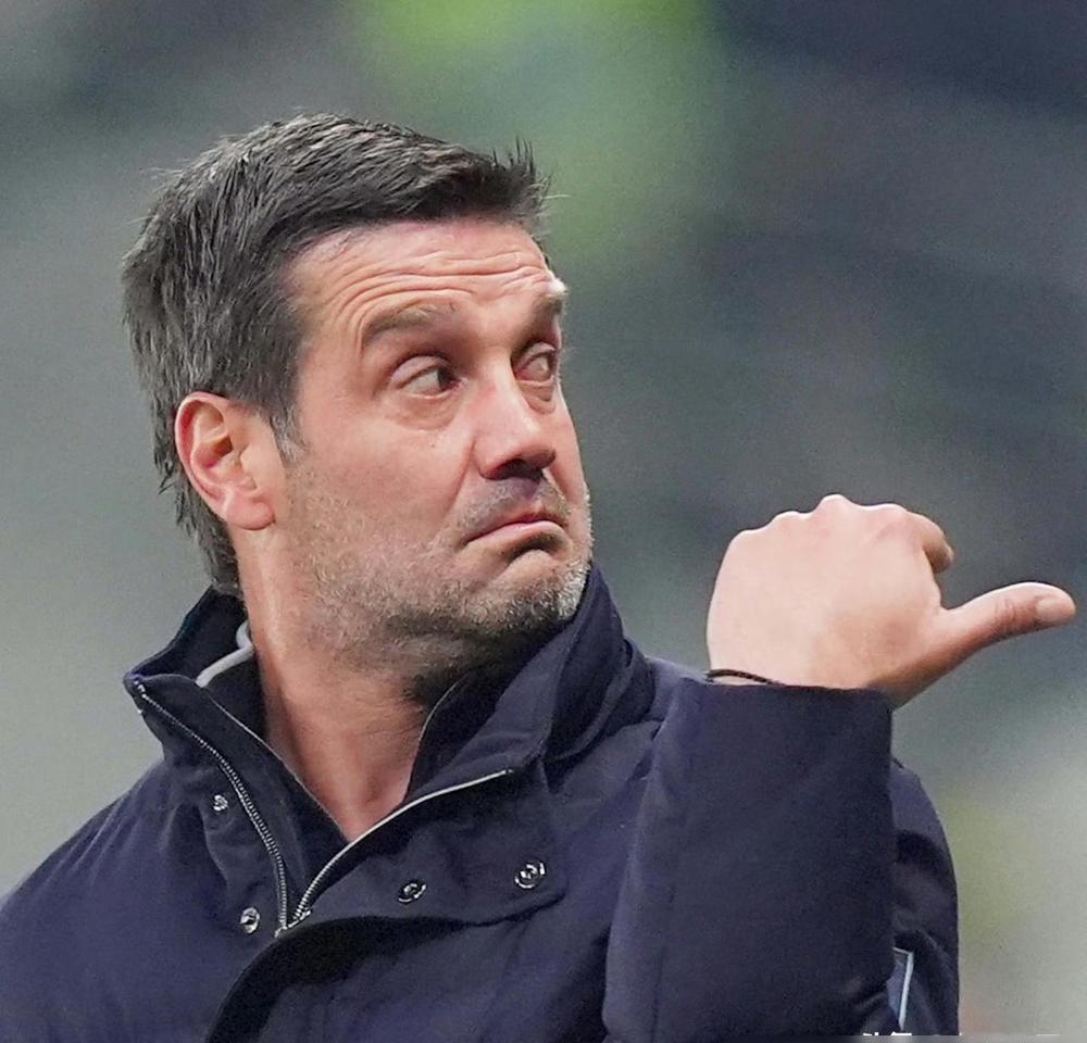 尤文和国米正在联手做一笔“账”。
不是友谊，是算盘。
弗拉泰西去尤文，国米转头花