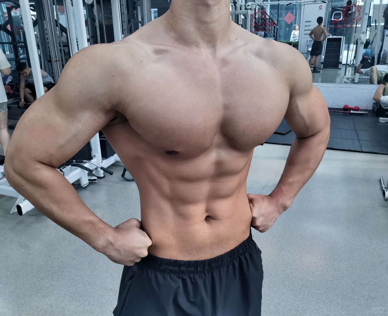 正面胸肩还需要加强