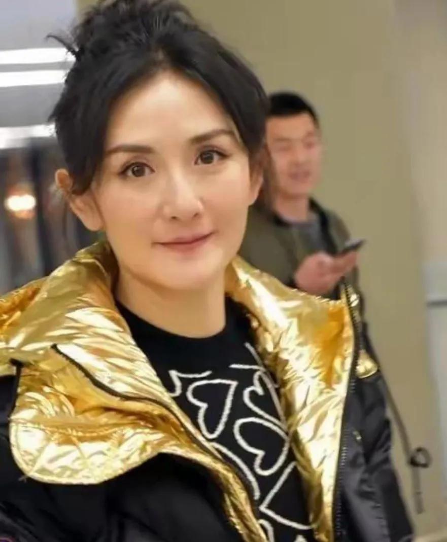 张杰马来西亚演唱会突发状况，但他坚持完成表演，妻子谢娜发文力挺！这背后有哪些感人