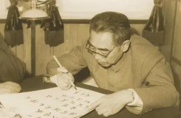 中共特工史上首个双重间谍，潜伏多年后于1951年被判死刑，才说周总理陈赓知道我