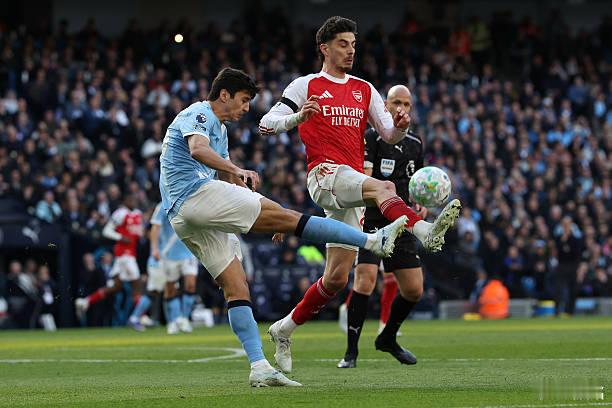 曼城2比1阿森纳 这场球，我觉得乌兹别克斯坦年轻中卫胡桑诺夫踢得非常出色，他盯死