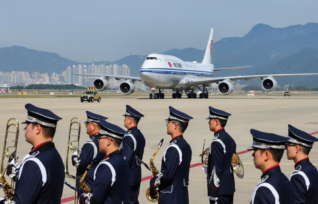 [浮云]10月30上午，中国代表团如期抵韩，获韩方 “顶配礼遇”，韩国高层接机，
