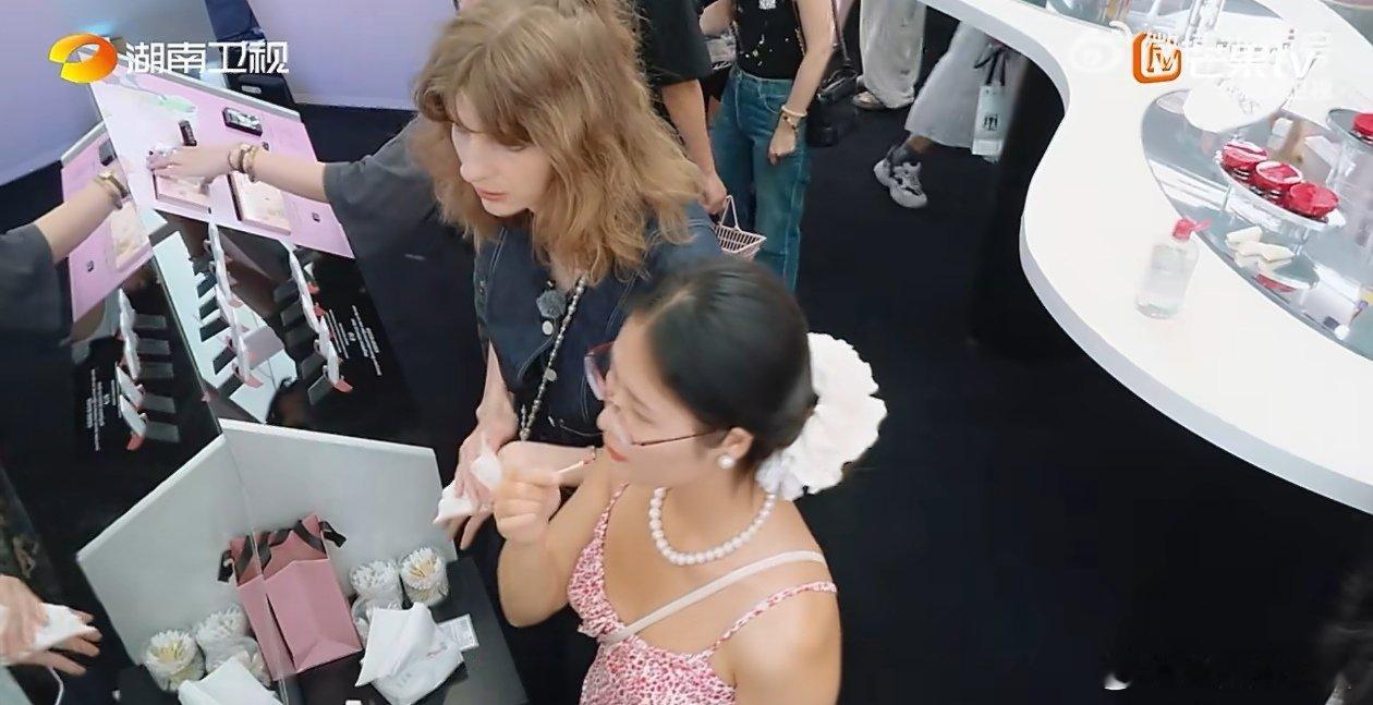 阿诺零帧起手卖货阿诺这款销售太对味了 阿诺这学习能力简直神了！刚到店铺时还懵懵懂