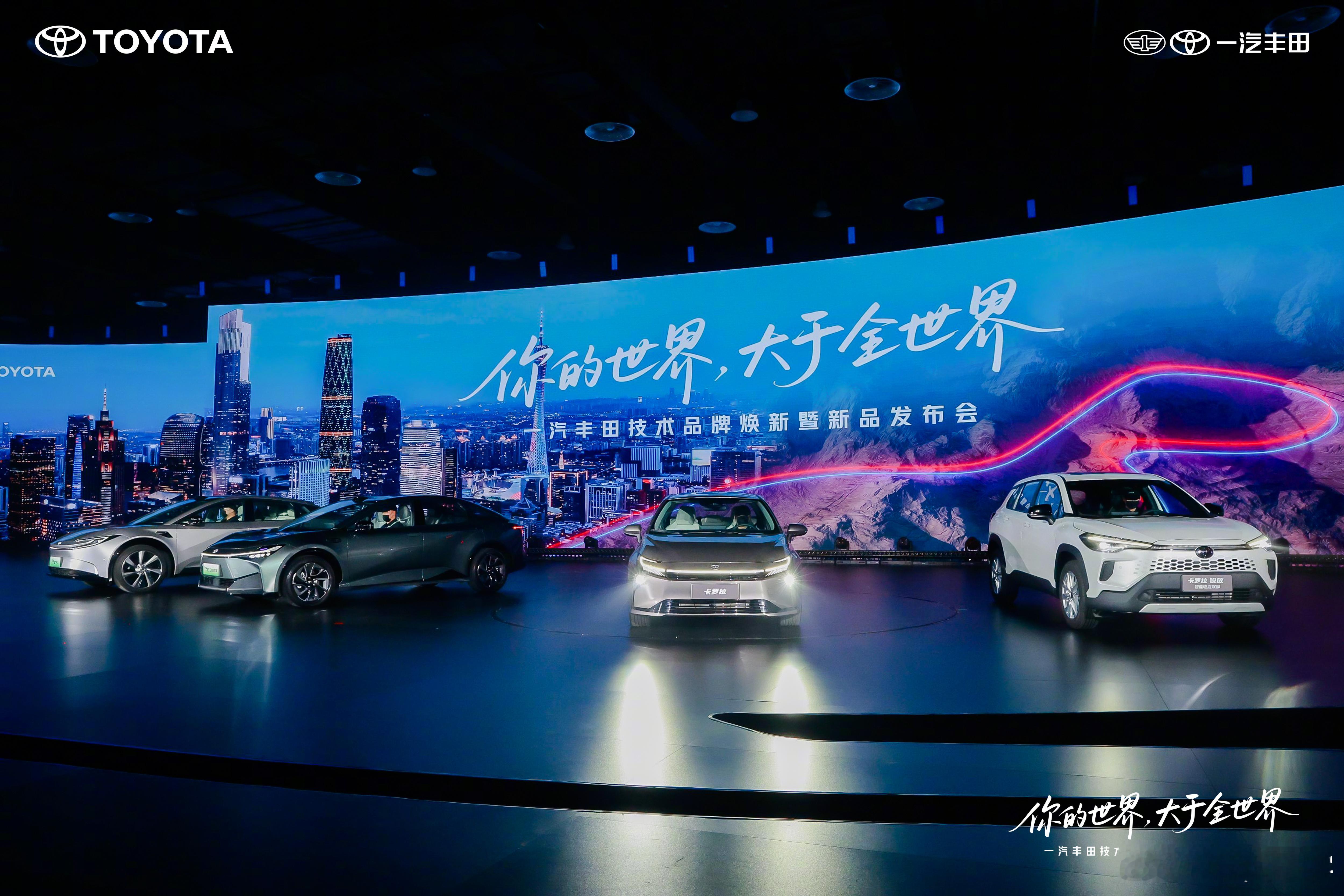 我绝对算是追着尾气闻着汽油味长大的中登了。广州车展，今天的一汽丰田第六代RAV4