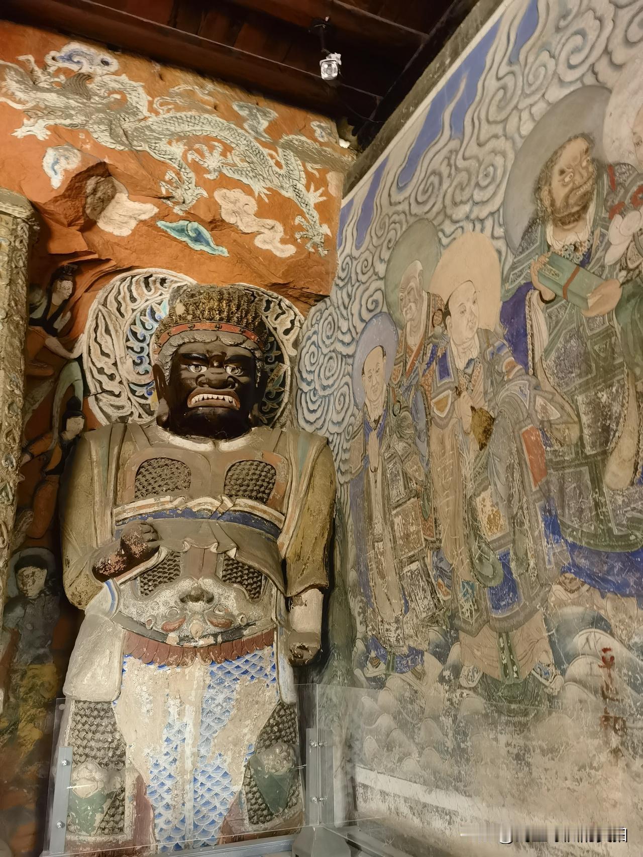 今天给大家分享几张大同云岗石窟第六窟内部照片，云岗石窟第六窟被称为云岗石窟第一伟