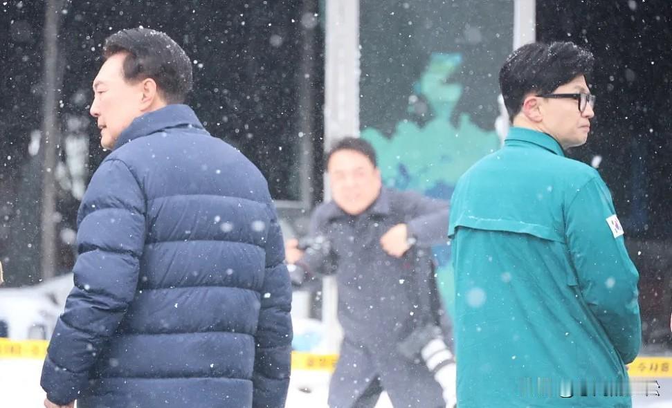 从盟友到反目，韩东勋是怎么得罪尹锡悦的！
尹锡悦如今身在拘留所里居然还有能力让国