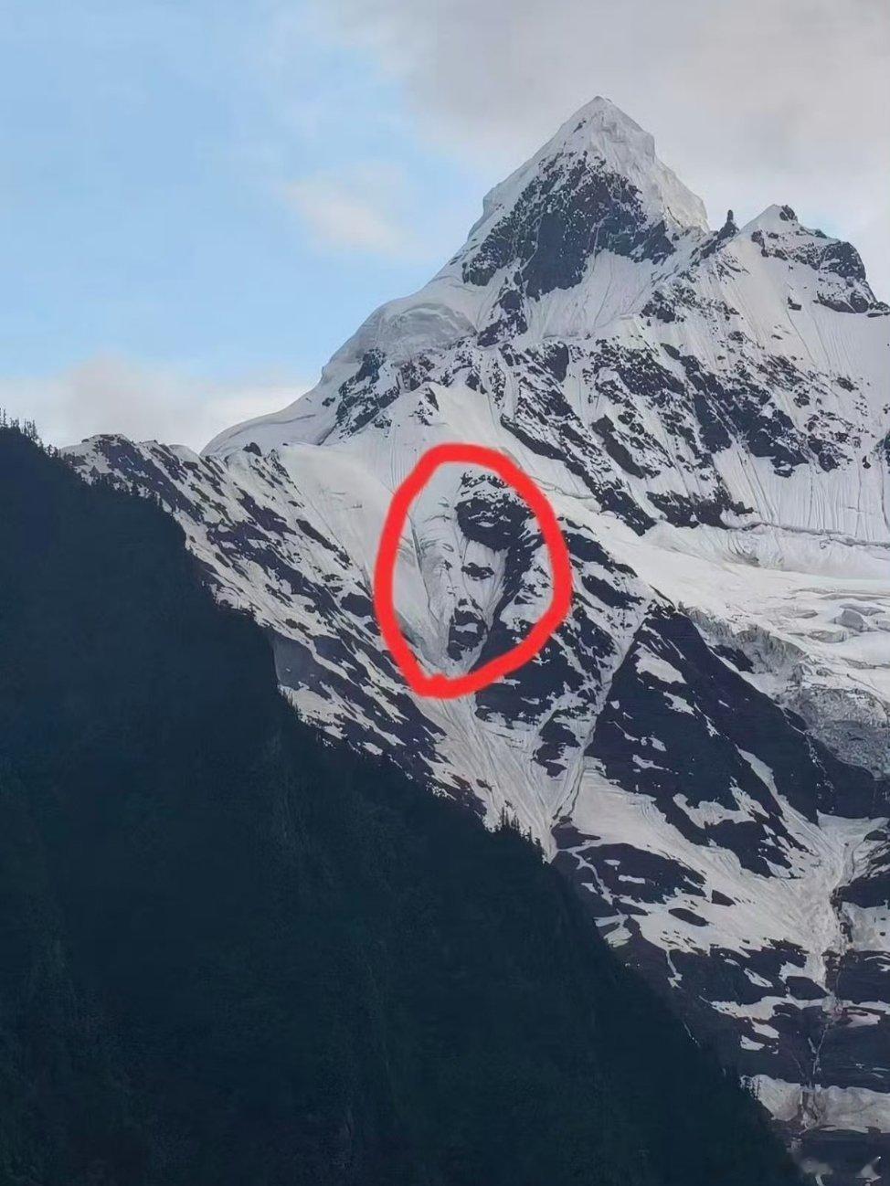 梅里雪山惊现佛得角门将，蹭流量蹭到圣山上，名山也与世界杯挂上钩梅里雪山轮廓撞脸非