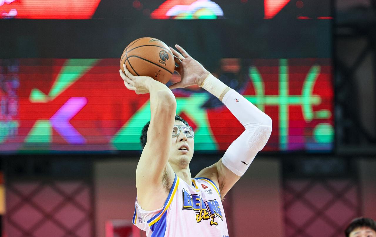 连续13次罚球不中！周琦真的连业余球员都不如！

北京男篮中锋周琦在对阵浙江男篮