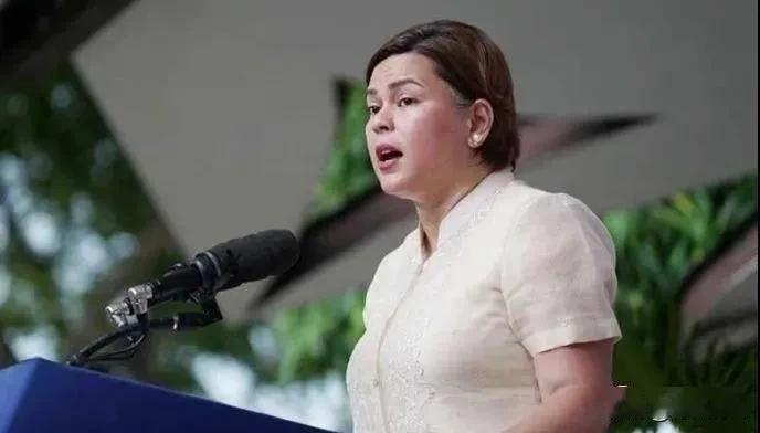 最近菲律宾政坛又炸锅了！副总统萨拉·杜特尔特在副总统办公室90周年活动上突然扔出