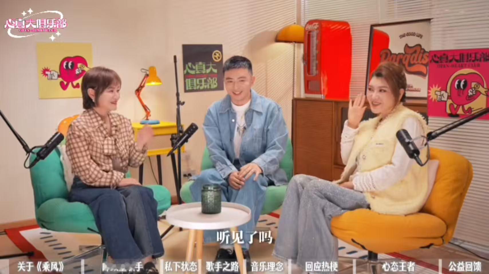 乌兰图雅回应邮政型歌手称号 面对“邮政型歌手”的标签，乌兰图雅欣然接纳。她年均数