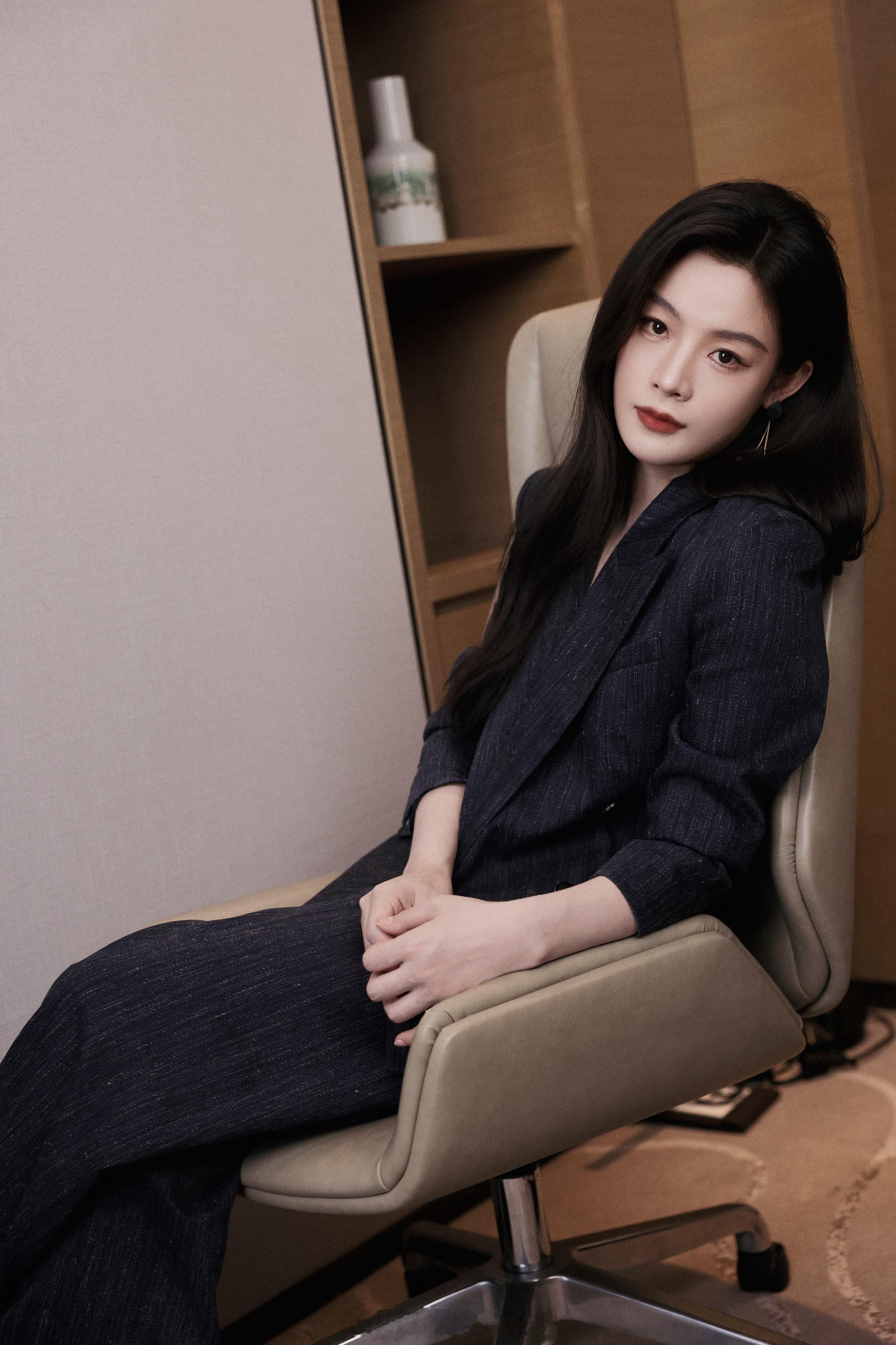 “还要我邀请你吗”“好的，我这就爬上来”