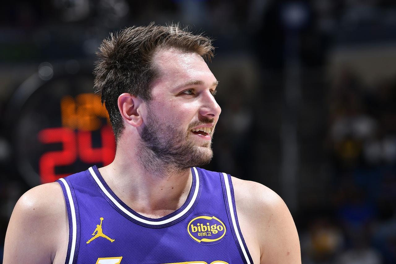 东契奇目前15个技犯，罚了多少钱？

第1-5个：每个2000
第6-10个：每