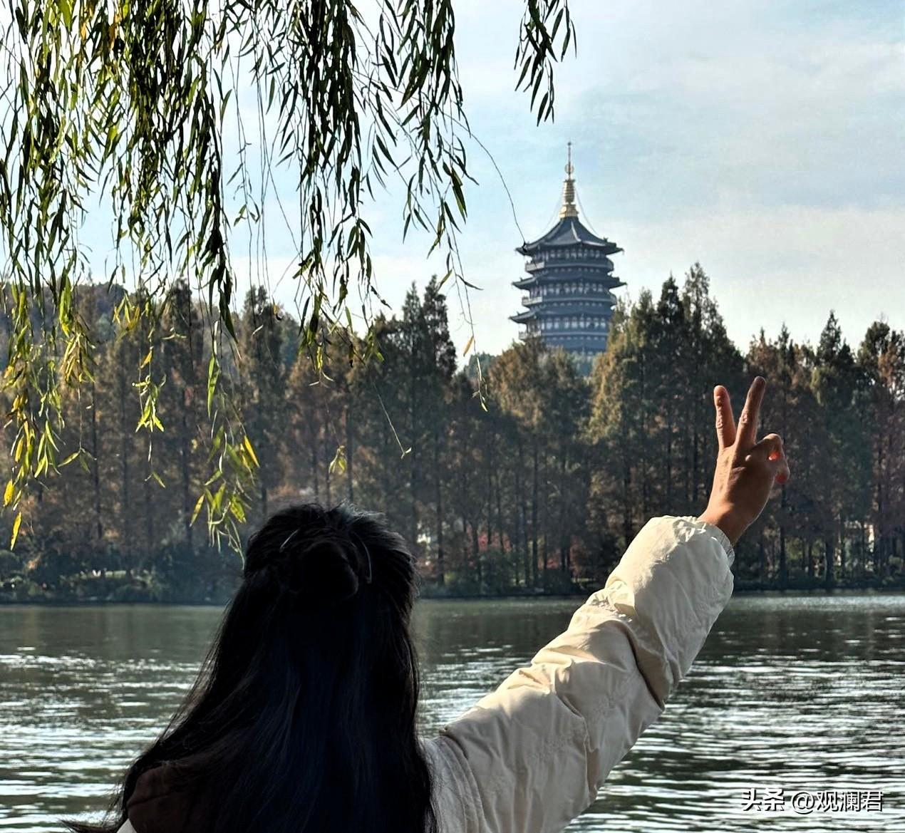 刚从杭州回来，这个季节的浙江真的美到开挂啦，西湖边的柳树抽芽了，超山的梅花开爆了