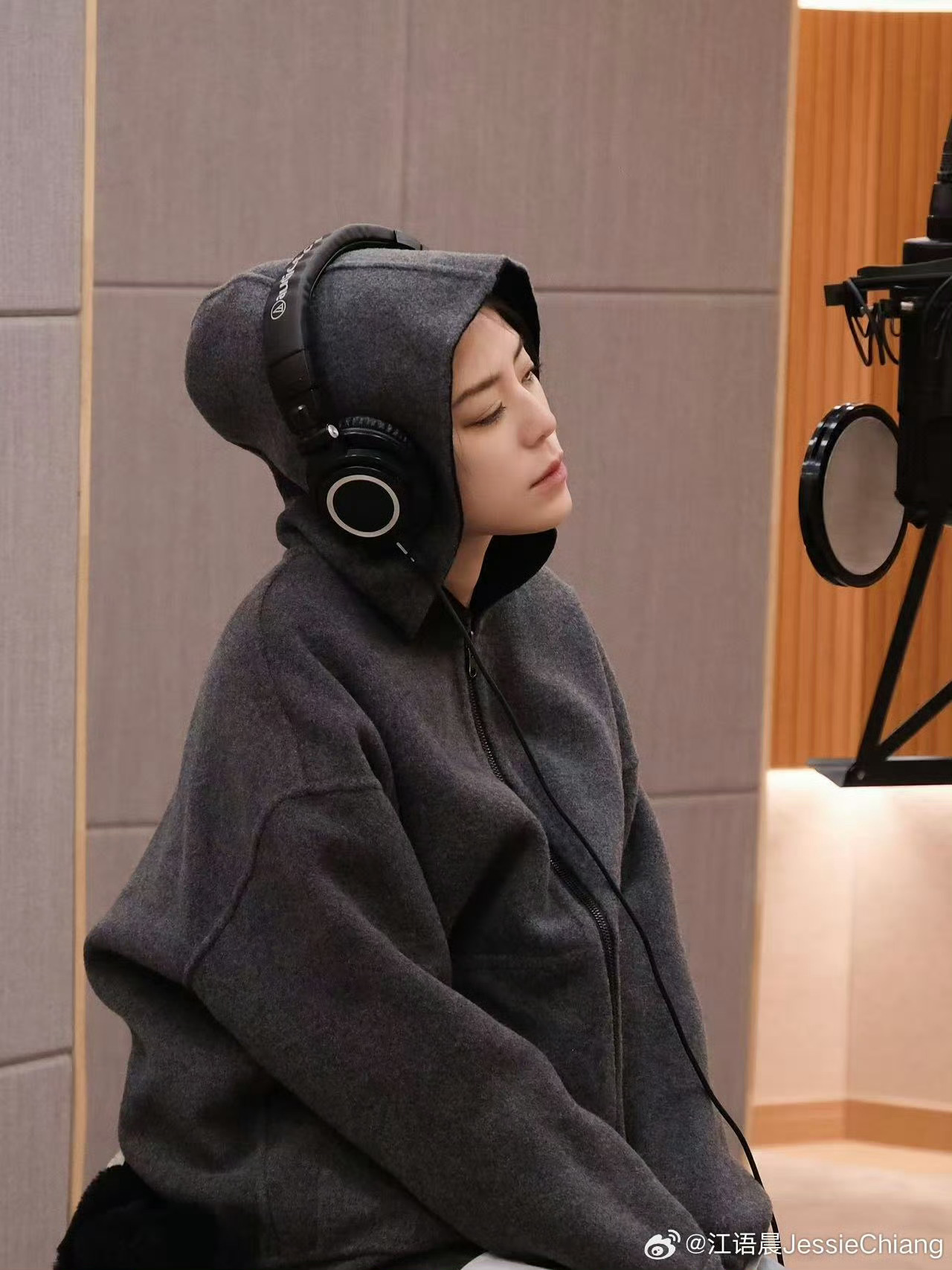 周杰伦MV女主江语晨来浪姐了周杰伦经典MV女主亮相浪姐初见面，和同框登场～还跟现